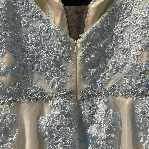 Baby blue junipers graduation dress - Picture 4 of 7